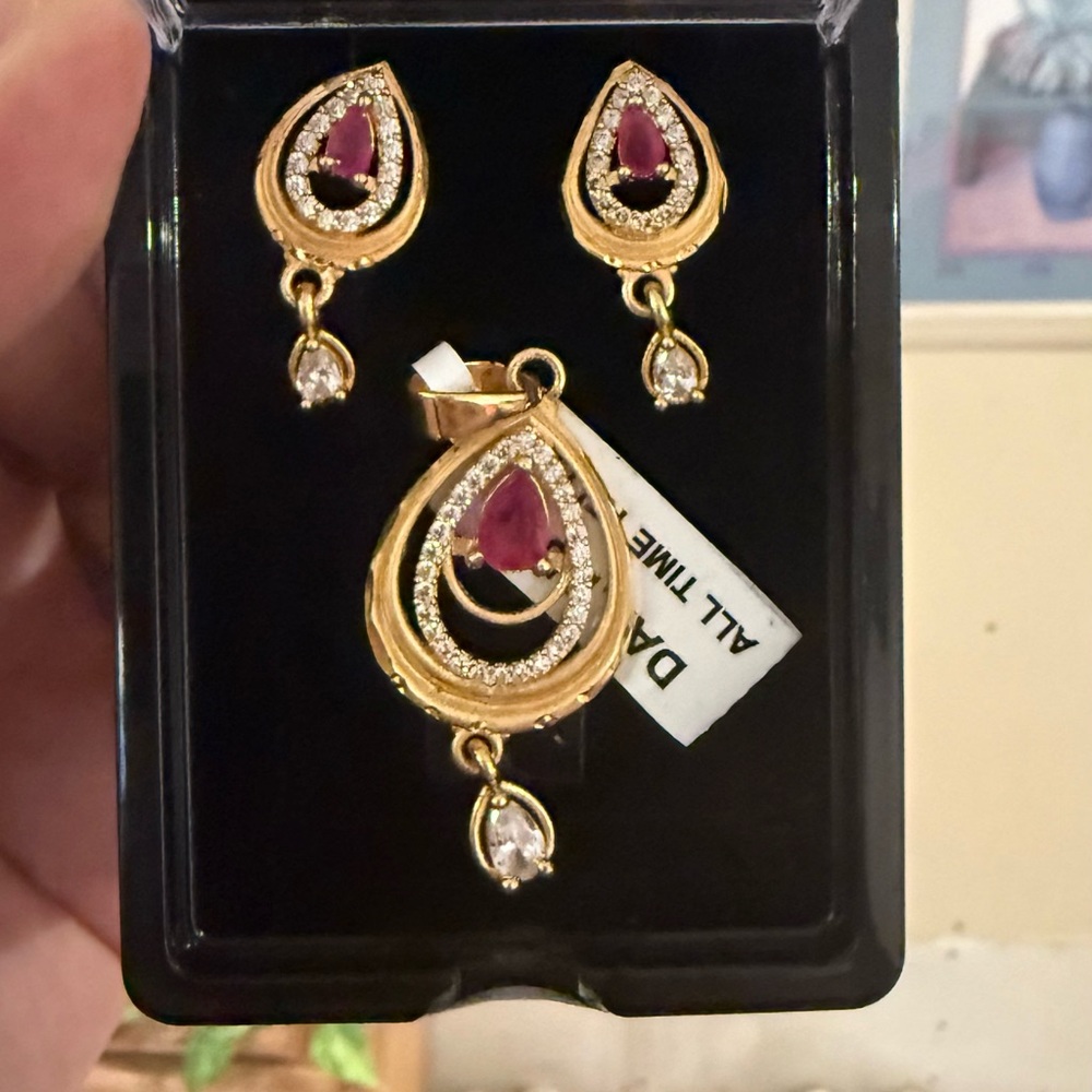 Elegant Gold and Red Teardrop Jewelry Set